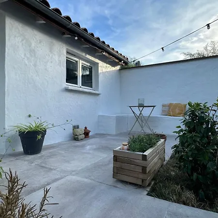 Avec Jardin Apartment